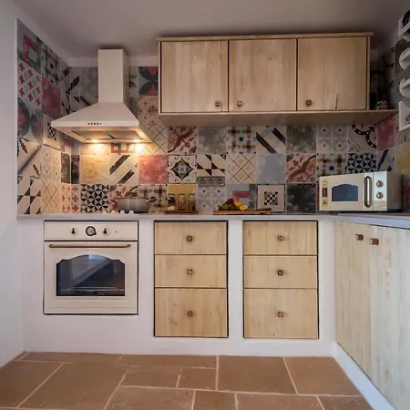 Petra Mini Pool Apartment Adamantas (Milos)