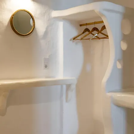 Petra Mini Pool * Adamantas (Milos)