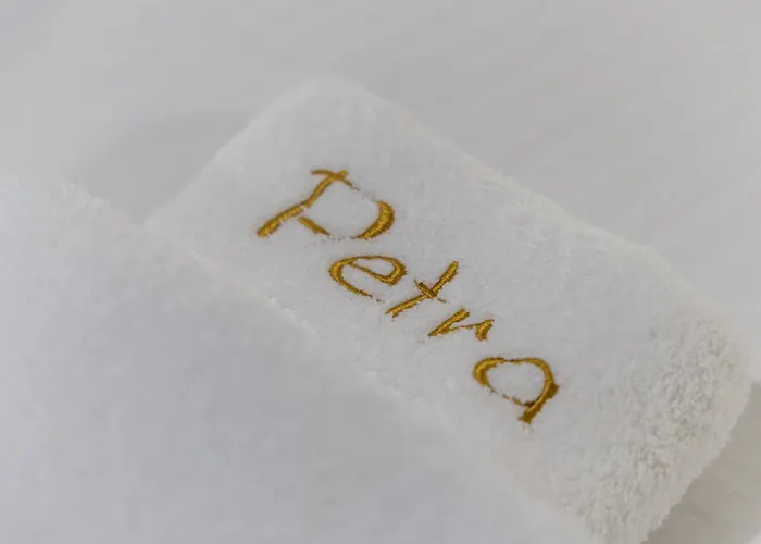 Petra Mini Pool * Adamantas