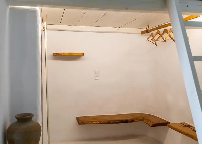 Petra Mini Pool Adamantas