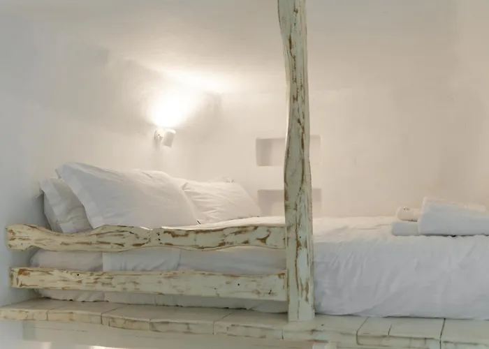 Petra Mini Pool Adamantas (Milos)