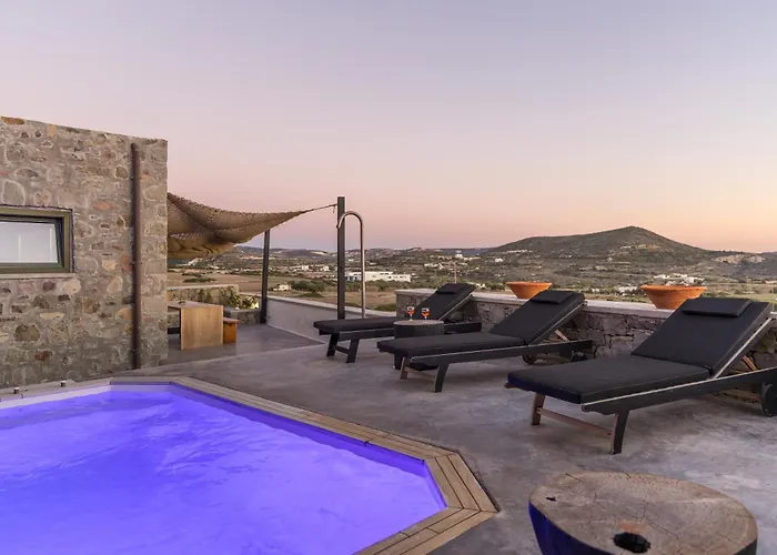 Petra Mini Pool Adamantas (Milos)