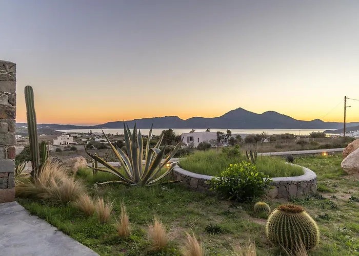 Petra Mini Pool * Adamantas (Milos)