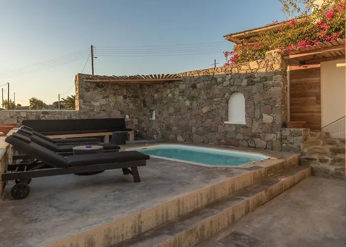 Petra Mini Pool Adamantas