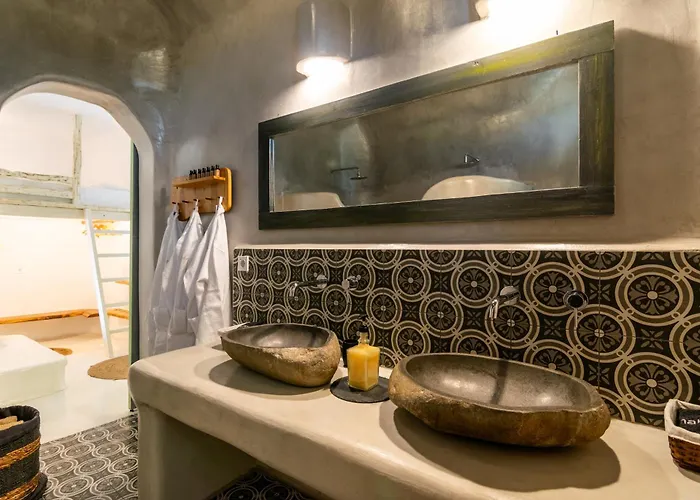 Petra Mini Pool Adamantas